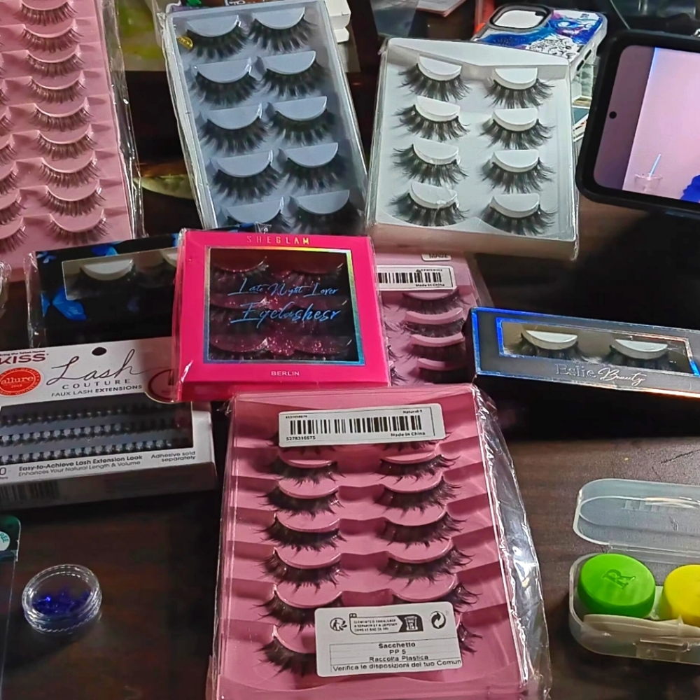 Eye lashes